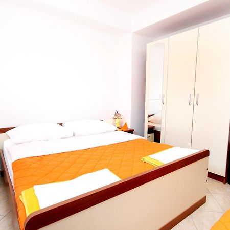 Apartments With A Parking Space Seline, Paklenica - 6603 Starigrad Paklenica Rum bild