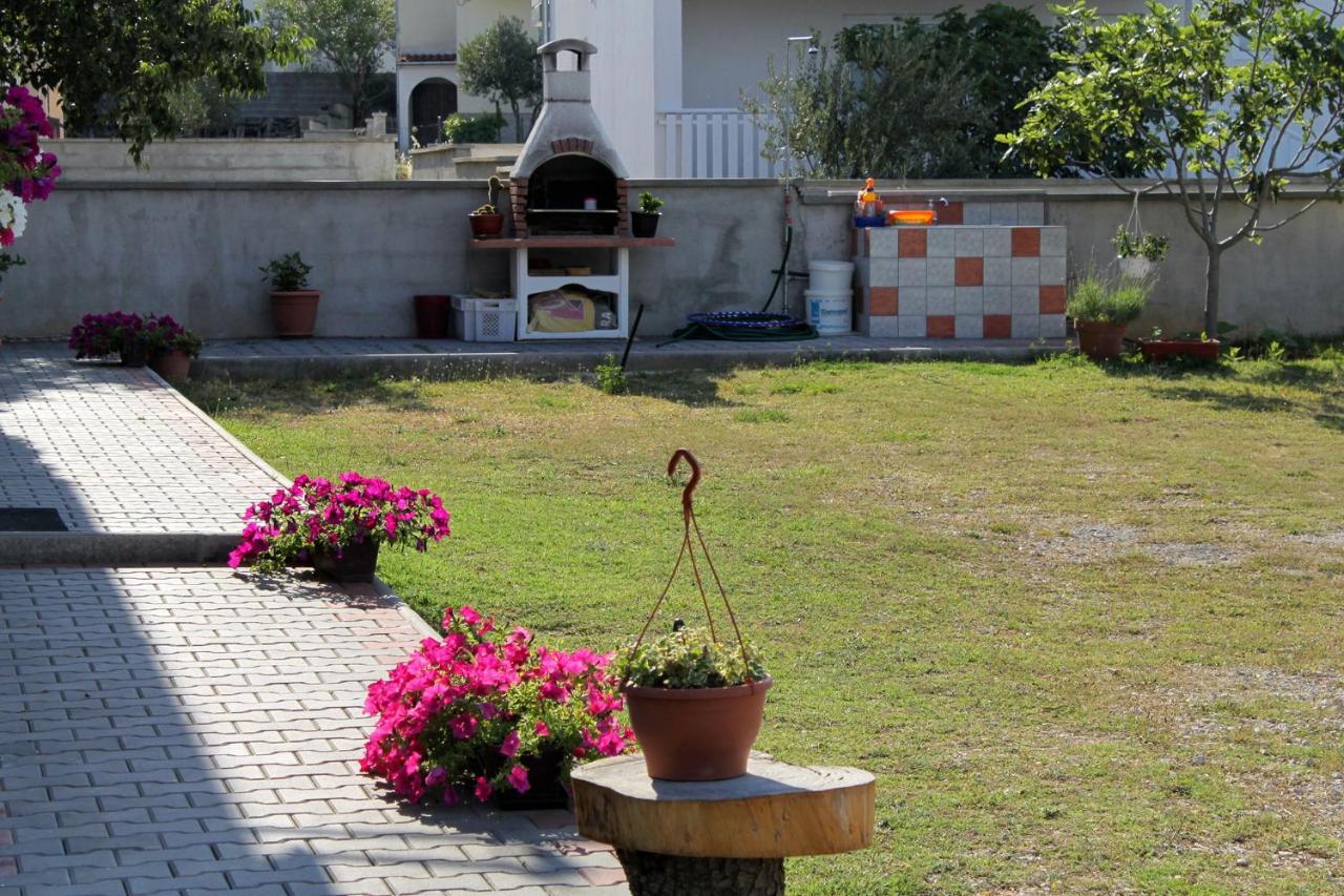 Apartments With A Parking Space Seline, Paklenica - 6603 Starigrad Paklenica Exteriör bild
