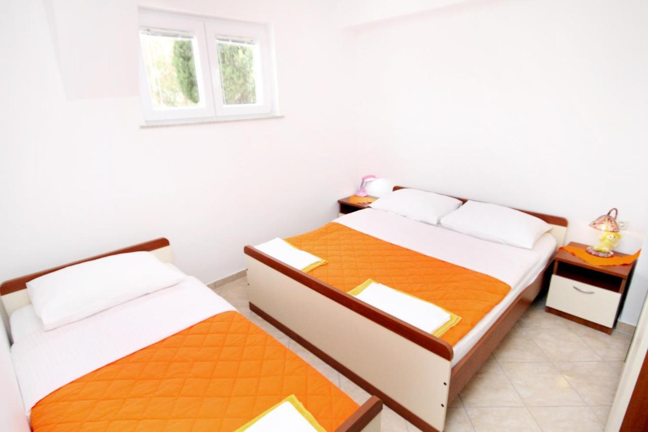 Apartments With A Parking Space Seline, Paklenica - 6603 Starigrad Paklenica Exteriör bild
