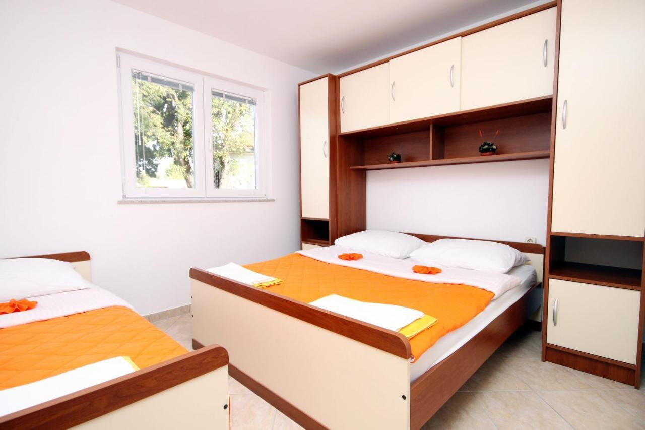 Apartments With A Parking Space Seline, Paklenica - 6603 Starigrad Paklenica Exteriör bild