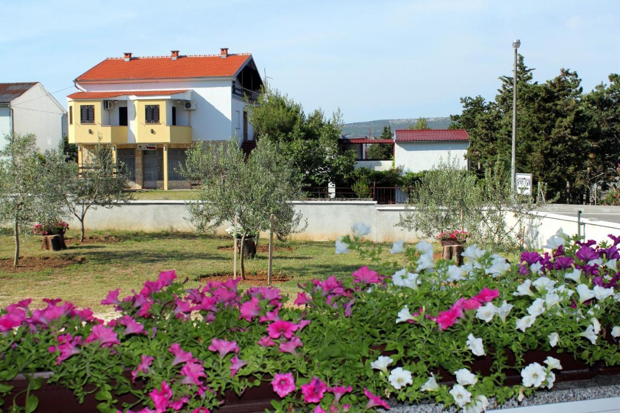 Apartments With A Parking Space Seline, Paklenica - 6603 Starigrad Paklenica Exteriör bild