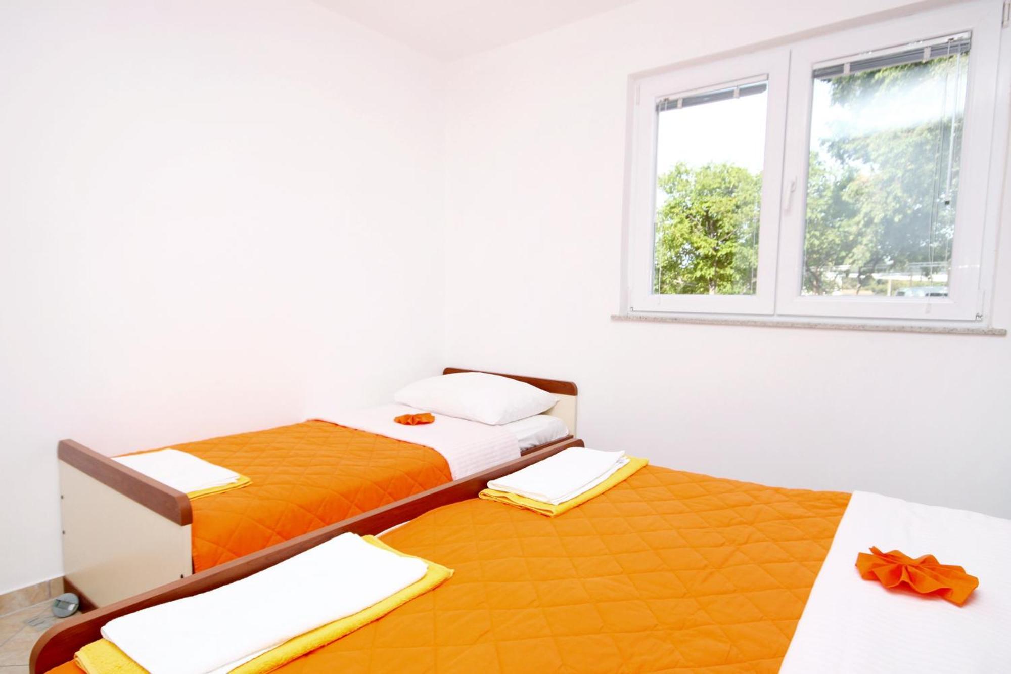 Apartments With A Parking Space Seline, Paklenica - 6603 Starigrad Paklenica Rum bild